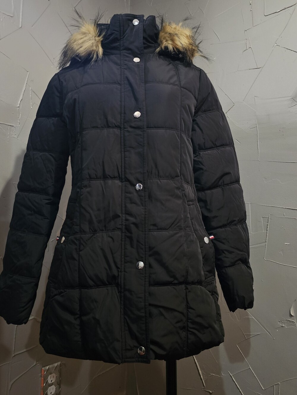 Tommy Hilfiger Black Quilted Puffer Coat with Faux Fur Hood Trim - Medium - NWOT